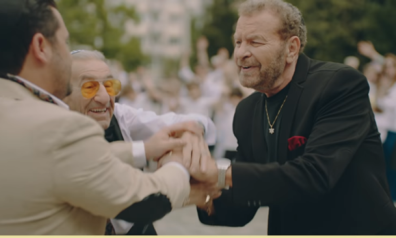 צפו: דודו פישר וגד אלבז מצרפים אורח מרגש במיוחד