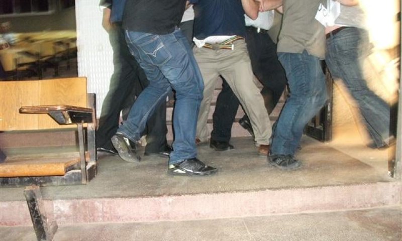 מהומה בכנס המפדל: 'רעננים' הניפו שלטים וחטפו מכות