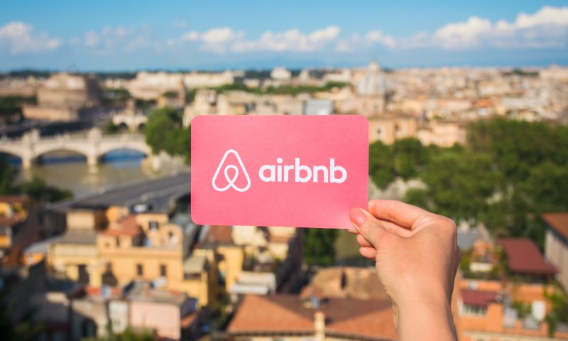 ניצחון לישראל: Airbnb יחזרו לפרסם דירות ביו"ש