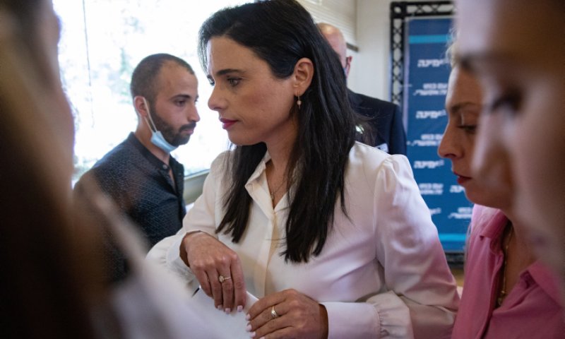 התקדמות במו"מ: בגוש השינוי מאשימים את שקד