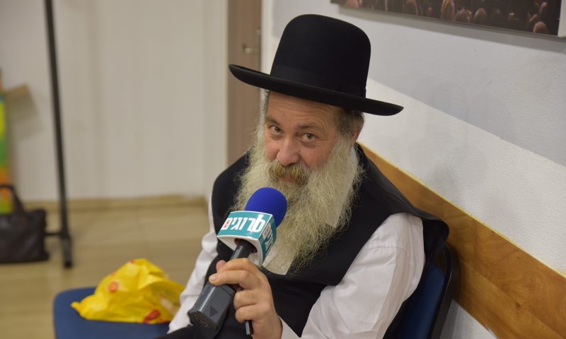 חוזר אחורה: שולי רנד בביצוע מיוחד ללהיט הישן שלו&bull; צפו