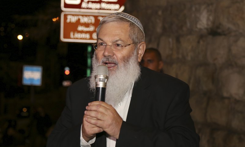 "נחמן, אתה מוכן שחייל יתנדב במאחז לא חוקי?"