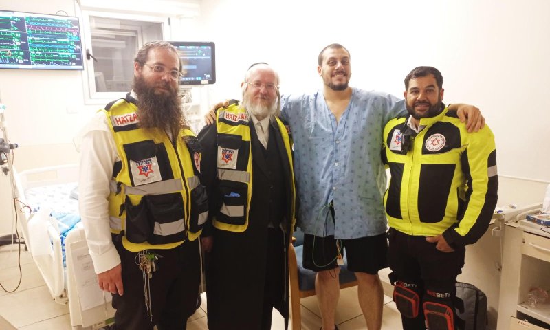 אחרי שהתמוטט: המתאמן פגש את החובשים שהצילו את חיו