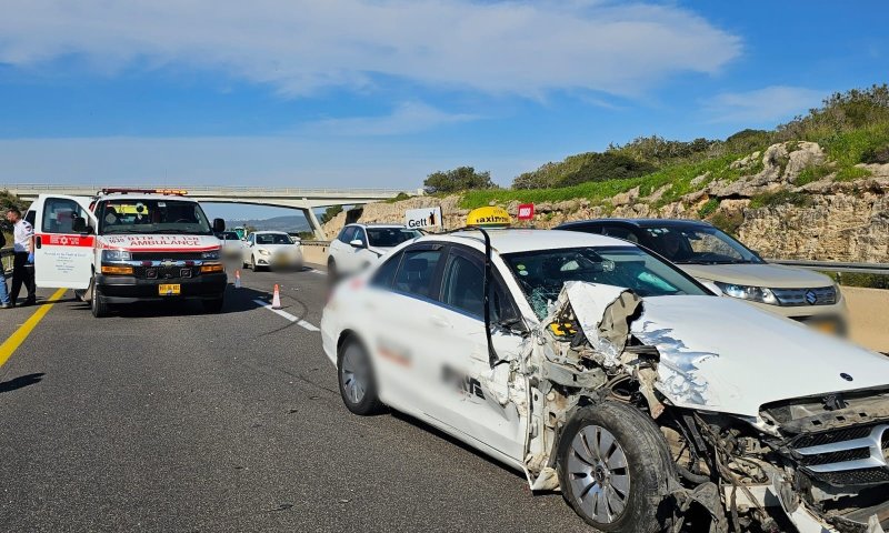 3 פצועים בתאונה בכביש החוף, בהם אחד במצב קשה