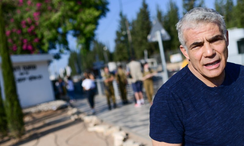 לפיד עונה למבקריו: "מדובר בסרטון שהוא בדיחה"