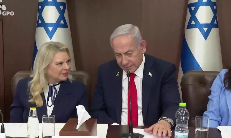 נתניהו: "יש עד 24 חטופים חיים"; שרה תיקנה: "פחות"