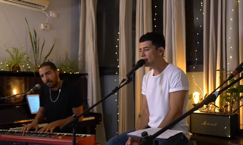 ואו: הראל סקעת בביצוע ללהיט של חנן בן ארי. צפו