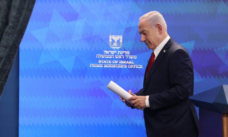 "מנסים לנטרל את כל מי שקרוב לנתניהו"