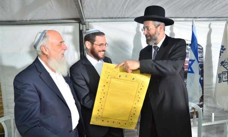 הרב לאו ברך 'מציב גבול אלמנה' בהכתרת רבה של עשהאל