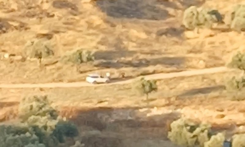 "חוששים לחיינו": ערבים מצלמים בתים בשכונת רמות