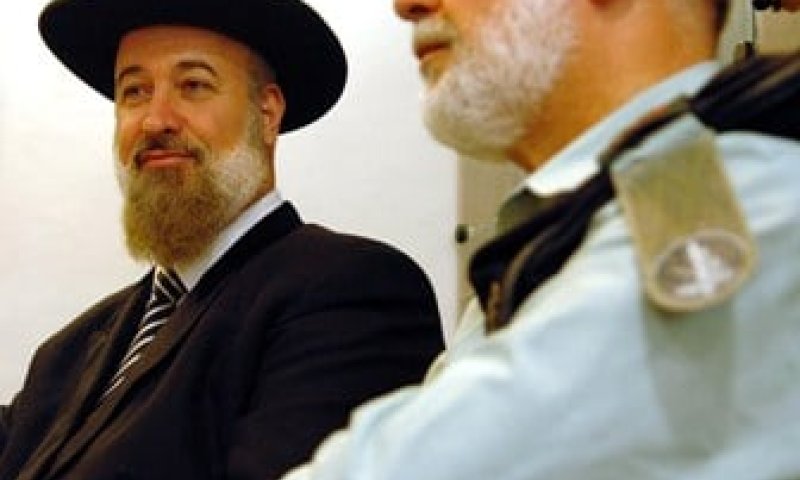 שיא חדש במאבק בין הרב יעקב יוסף לרב ישראל וייס