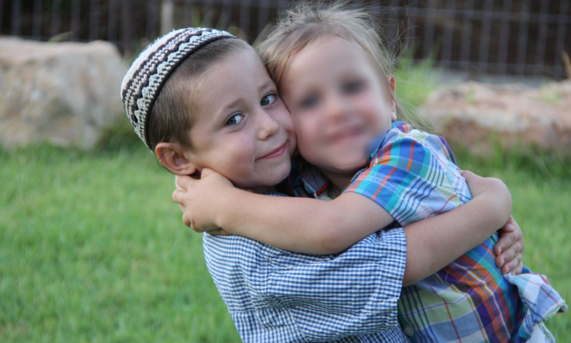 מתן צינמן מובא למנוחות: "התיק שלך מוכן לכיתה א'"