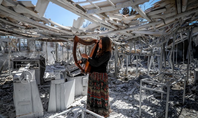 גבעת יערים: ניגון קסום בנבל במפעל שנשרף אחרי 40 שנה