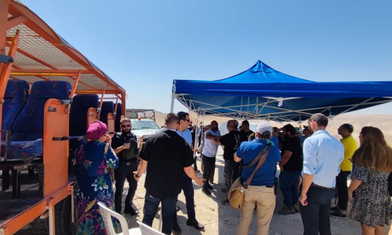 פלסטינים הגיעו "לפוצץ" סיור של מועצת יש"ע. צפו