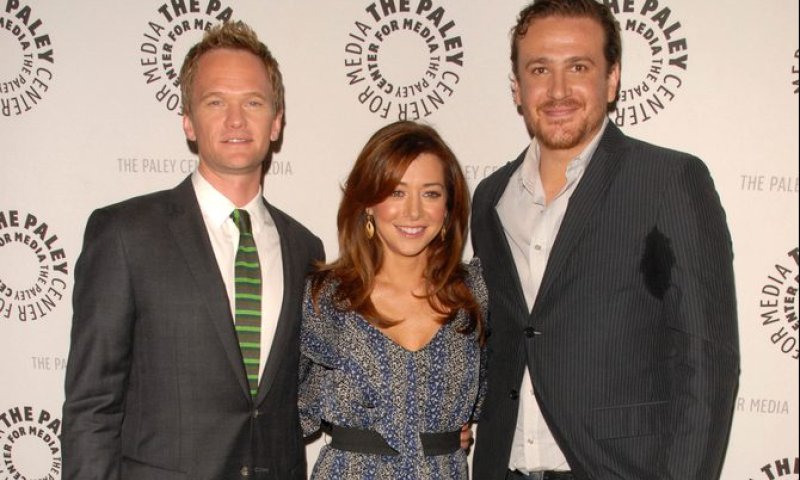 כמה אתם יודעים על איך פגשתי את אמא? בחנו את עצמכם