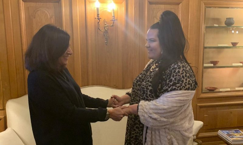 צפו: הפוליטיקאית הצרפתיה שמעריצה את נטע ברזילי