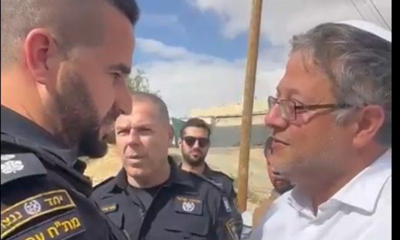 בן גביר עם השוטר שחיסל את העבריין: "זו המדיניות"