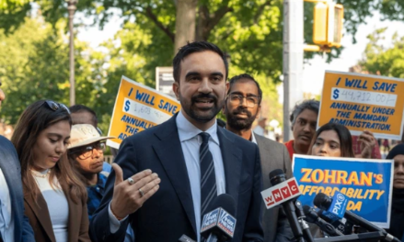 איומי פצצות בקלפיות בניו יורק: ממדאני מאשים את טראמפ