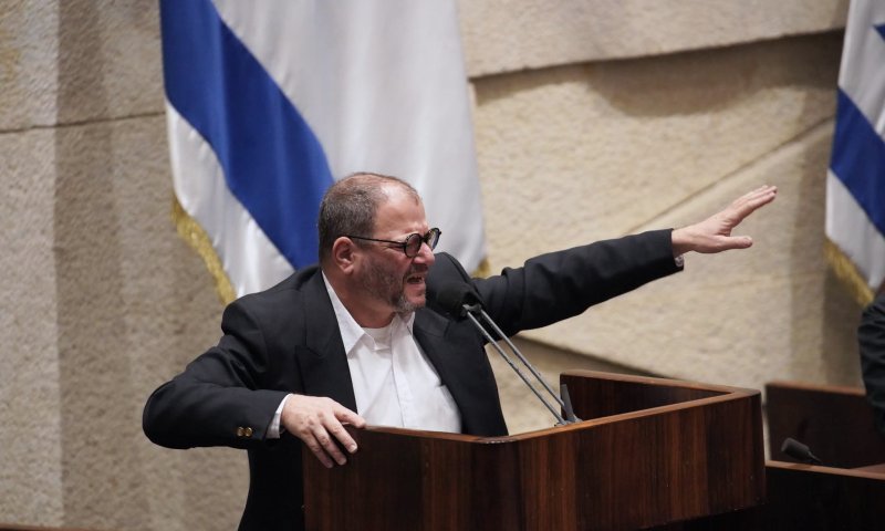 כסיף: "להשתיק את התרנגולת" בן ארי: "גזען" | צפו