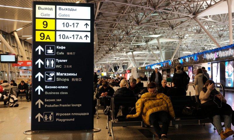 החשש החדש: משטר צבאי ברוסיה, אלפים בורחים