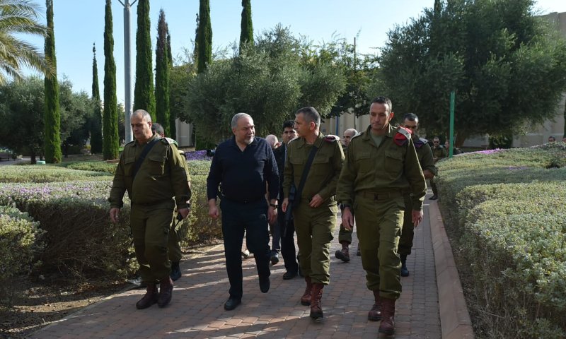ליברמן לקבינט: "חובה להנחית מכה קשה על חמאס"