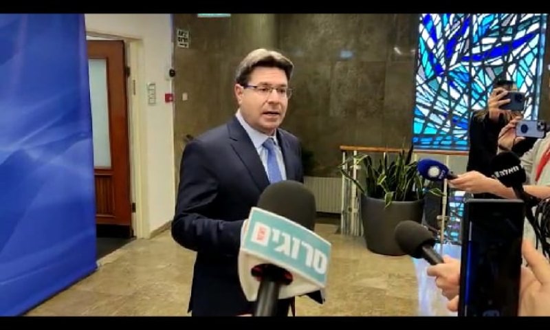 אקוניס: מדובר בפראי אדם, צריך לגרש את המשפחה