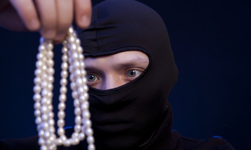 רחובות: שדד שרשראות מזקנות ונתפס. צפו