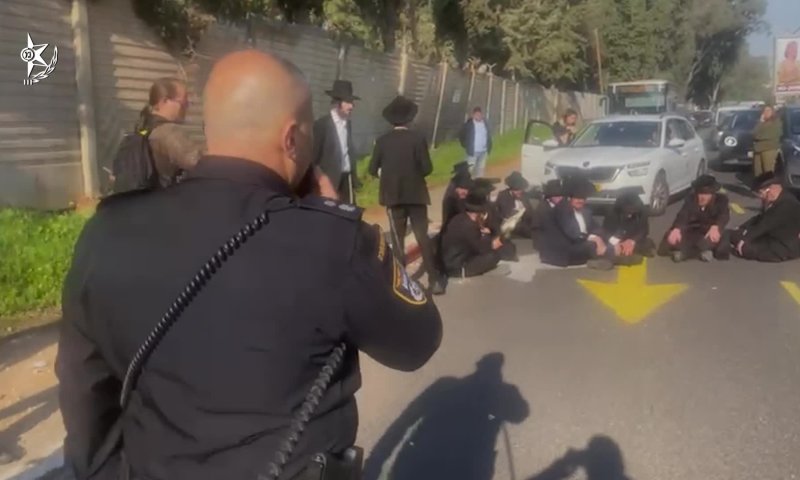 בהפגנה נגד גיוס חרדים לצה"ל: נעצר חשוד שתקף את השוטרים