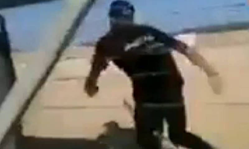 תיעוד: מחבל חודר לישראל וגונב תחמושת .צפו