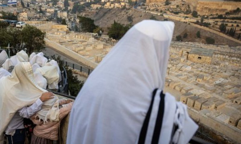 צפו: קצר על הפרשה |מתפללים וזה לא עוזר- למה?