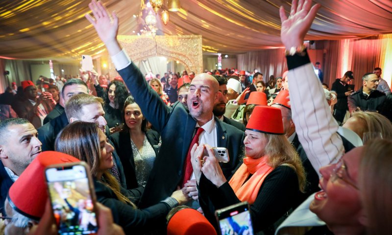 גלריית ענק: הפוליטיקאים חוגגים מימונה