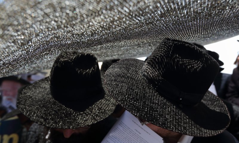 דעה: אסור לנו להפנות את הגב לאחינו החרדים