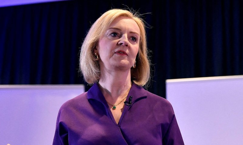 הבלגן בממשלת בריטניה נמשך: שרת הפנים פרשה