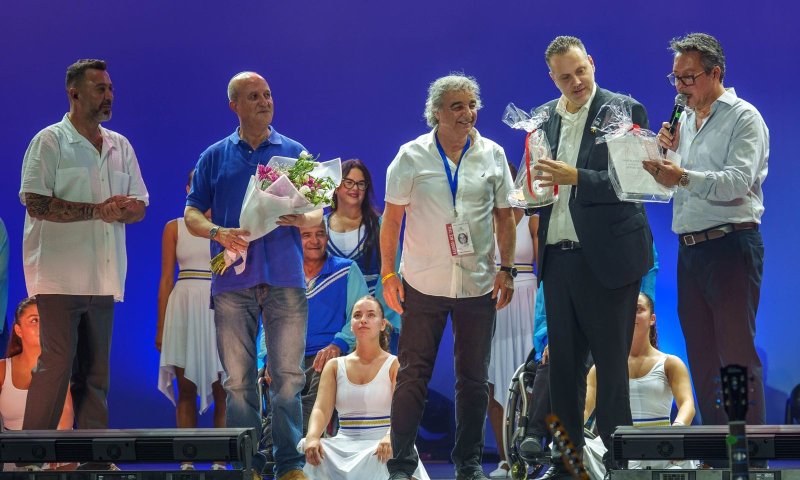 חיבור לא צפוי: ליאור נרקיס ודודו פישר על הבמה ביחד. צפו