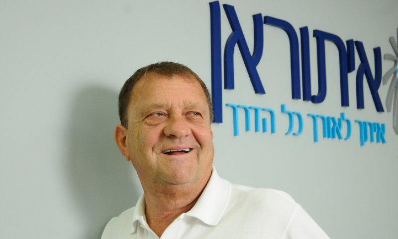 הבעלים של קבוצת הכדורגל מקים מפלגה חדשה