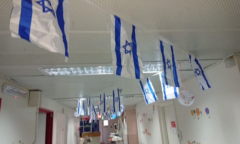 עובדים בביה"ח נדרשו להסיר דגלי ישראל מהמחלקות