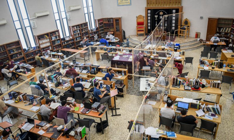 עתירה: לא לאפשר כניסת בחורי ישיבות לישראל