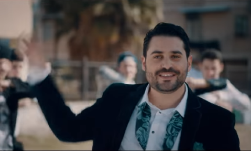 מניו יורק אל לוד: גד אלבז בקליפ חדש ומפתיע