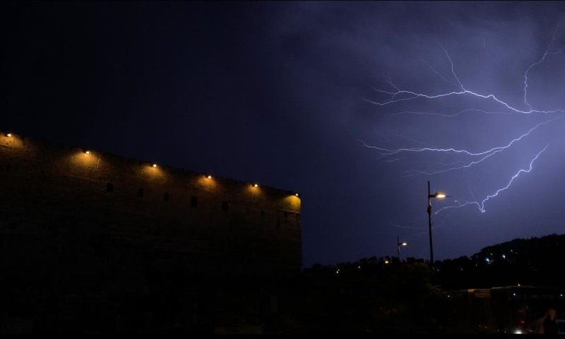 החורף פה: סופות, גשמים והפסקות חשמל. צפו