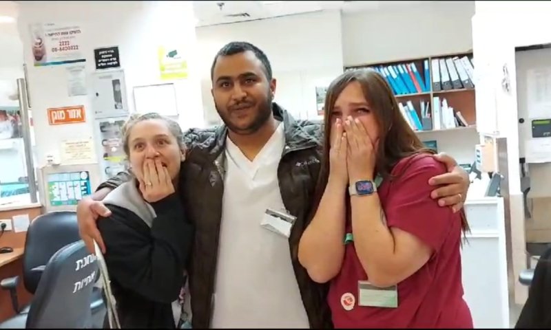 התרגשות בבית החולים: האחות שנחטפה חזרה מהשבי