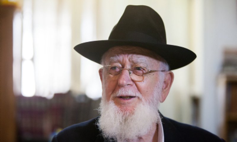 "אין להביא ראיה מהדין שמציין הרב טאו בחוברת"