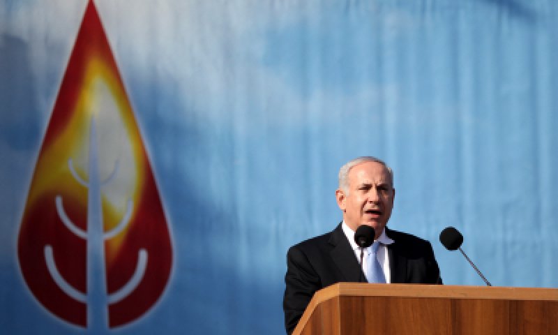 "בעיניים דומעות ובלב מלא גאווה, אנו מצדיעים לנופלים"