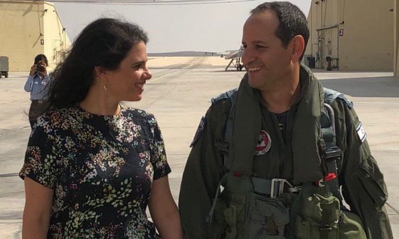 לראשונה: שקד חושפת את הפנים של בעלה הטייס