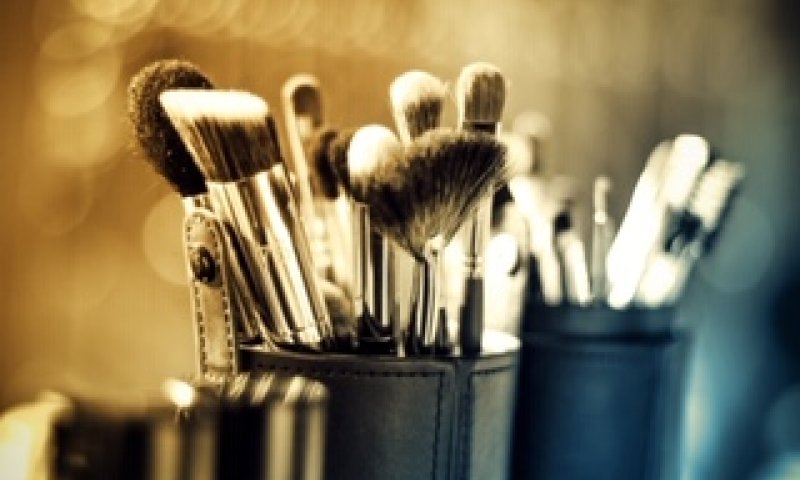 קבוצת החברות אסתי לאודר מציעה את מותגיה אונליין