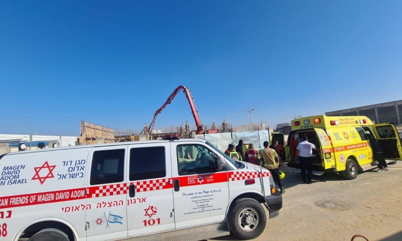 תאונת עבודה: בן 40 נפצע קשה באתר בנייה באופקים