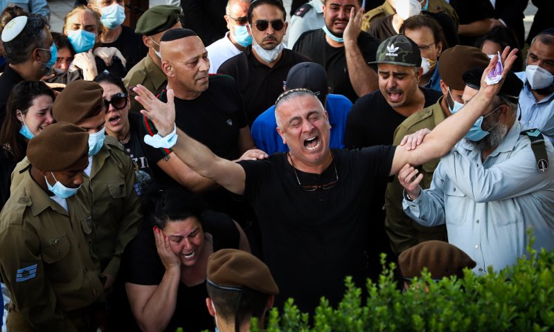 האב נפרד: "במקום שאתה תקבור אותי, אני קובר אותך"