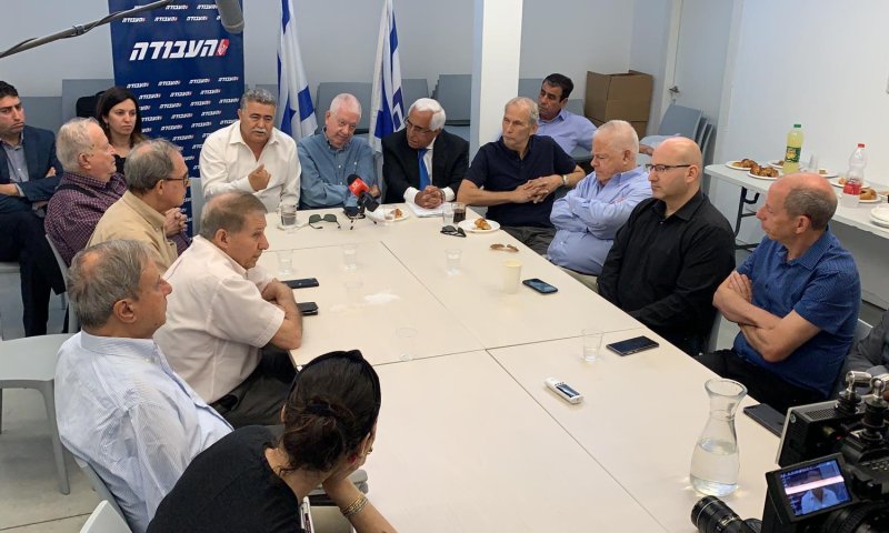 עמיר פרץ נערך להתמודדות: "נרד מהגדר אל השטח"