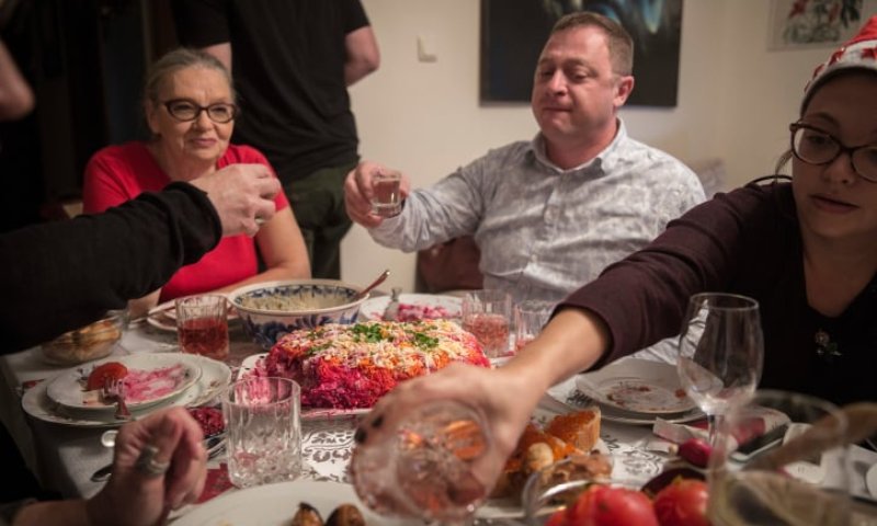 להגיד שלנובי גוד אין קשר לנצרות זו היתממות