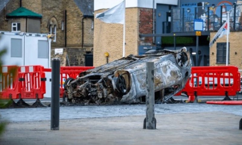 אנרכיה בבריטניה: מעצרים פוליטיים ופרעות ברחובות