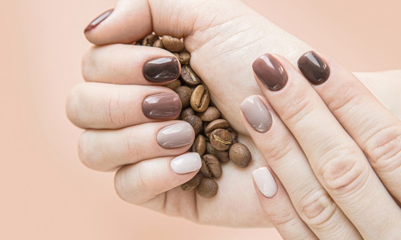 הכיני ציפורנייך לחורף: הצבעים הטרנדיים לחורף הקרוב